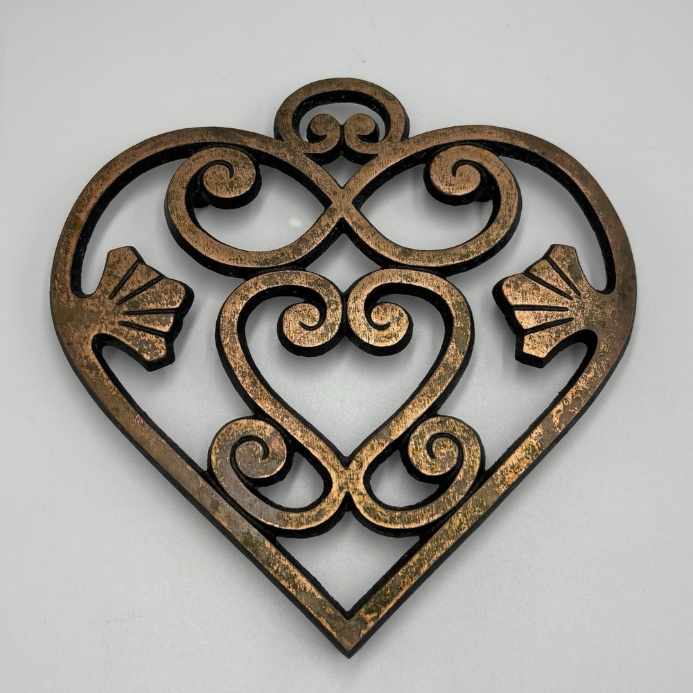Pampered Chef "Round Up From the Heart" Trivet 2010 with 3 feet 7" x 7" x 3/4"